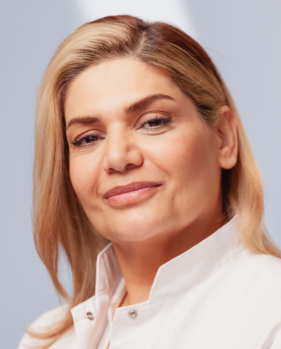 Porträt der Ärztin Fariba Fassihi