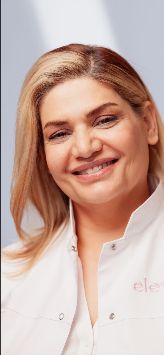 Ärztin Fariba Fassihi in der Praxis