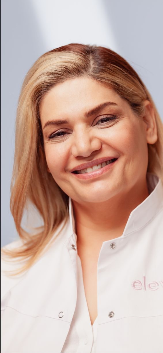 Ärztin Fariba Fassihi in der Praxis